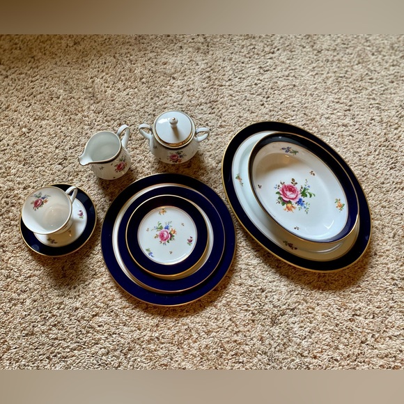 Noritake - Hapsburg Rose Set - Picture 9 of 11